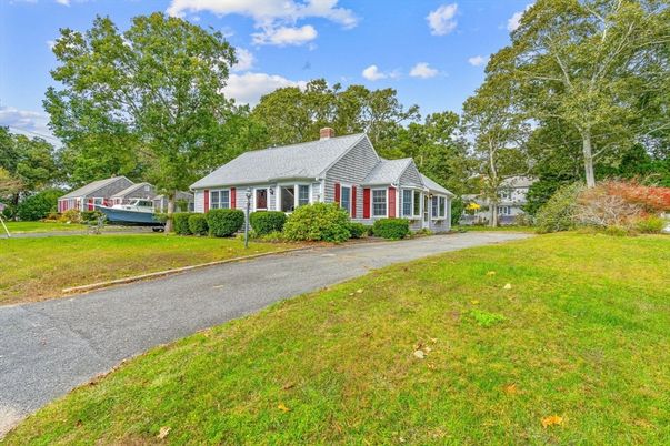 Backyard, Exterior, Facade, Cape Cod