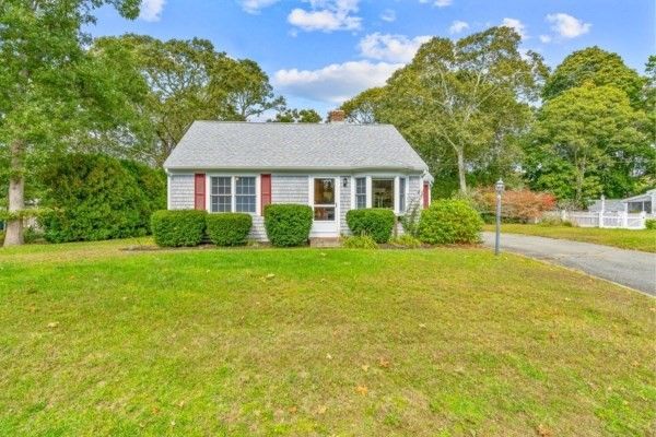 Backyard, Exterior, Facade, Cape Cod
