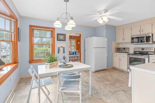 Dining room, Interior, Kitchen, Pendant Lights, Stainless Steel Appliances