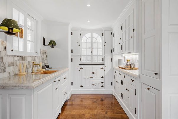 Interior, Recessed Lighting, Sun Room, Wood Texture Flooring