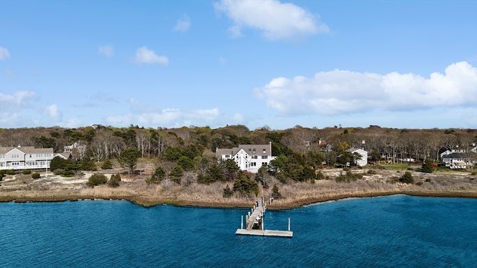 Exterior, Lake
