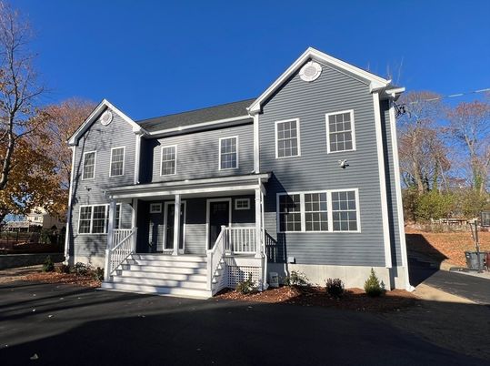 Exterior, Facade, Farmhouse