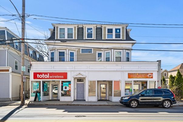 Exterior, Facade, American Foursquare