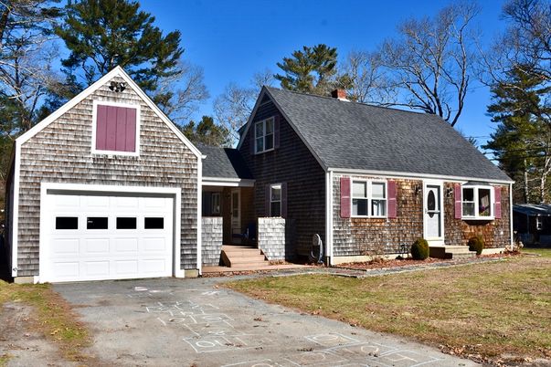 Attached, Exterior, Facade, Brick Facade, Ranch