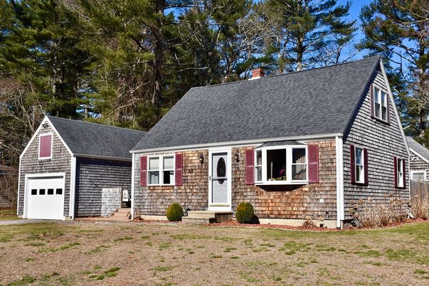 Attached, Exterior, Facade, Cape Cod