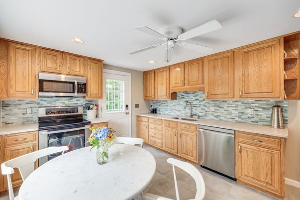 Dining room, Interior, Kitchen, Recessed Lighting, Stainless Steel Appliances