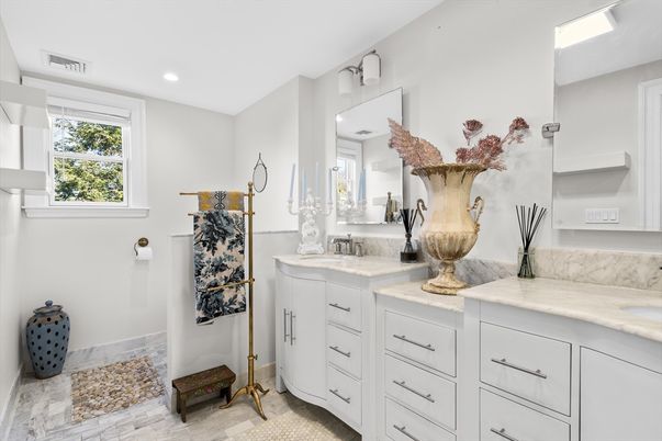 Bathroom, Dual Sink Vanities, Interior, Recessed Lighting