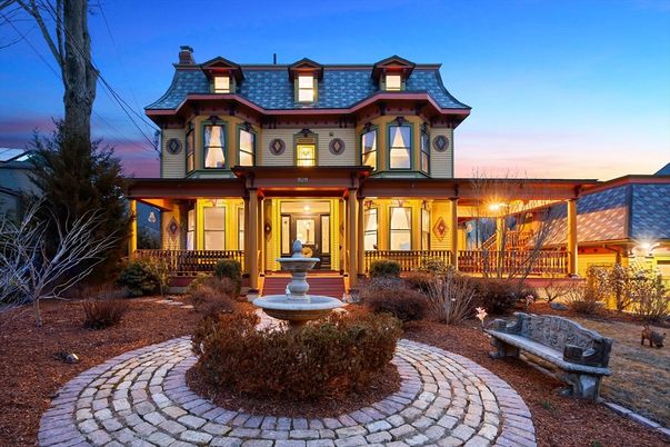 Exterior, Facade, Queen Anne Victorian
