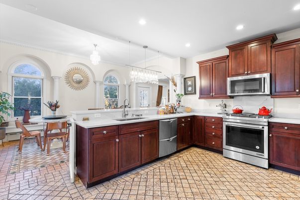 Chandelier, Dining room, Interior, Kitchen, Recessed Lighting, Stainless Steel Appliances