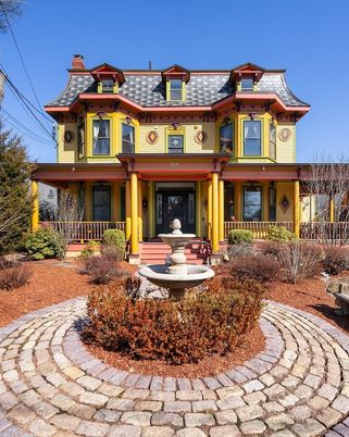 Exterior, Facade, Queen Anne Victorian