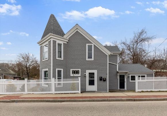 Exterior, Facade, Queen Anne Victorian