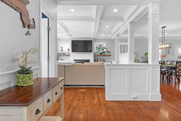 Dining room, Interior, Living room, Pendant Lights, Recessed Lighting, Wood Texture Flooring