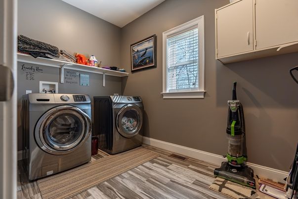 Interior, Washer, Wood Texture Flooring