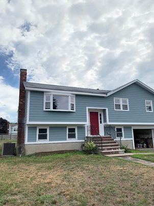 Exterior, Facade, Raised Ranch