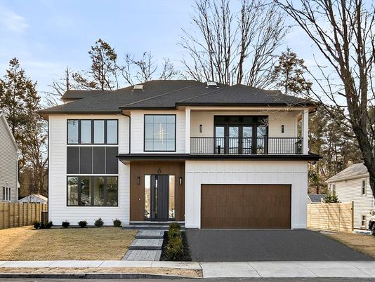 Attached, Exterior, Facade, Farmhouse