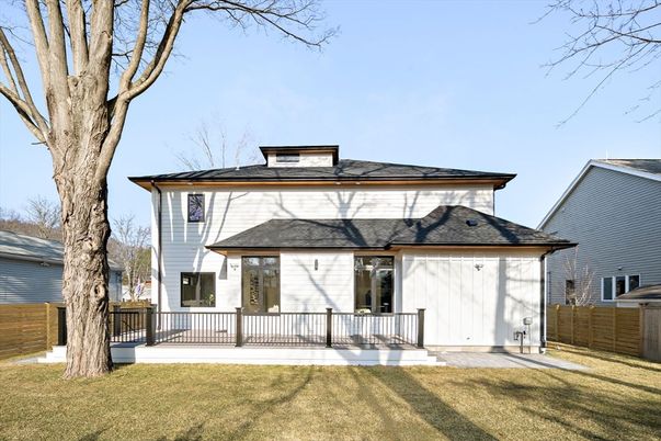 Exterior, Facade, American Foursquare