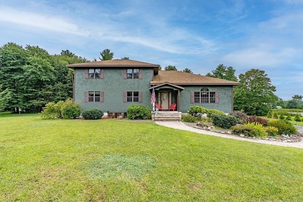 Backyard, Exterior, Facade, Split Level