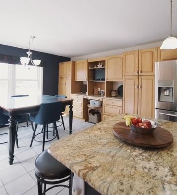 Chandelier, Dining room, Interior, Kitchen, Pendant Lights, Stainless Steel Appliances