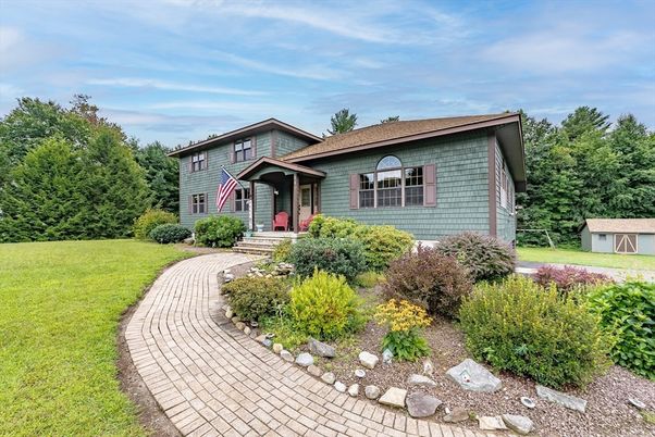 Backyard, Exterior, Facade, Split Level
