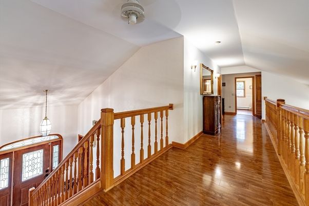 Interior, Pendant Lights, Wood Texture Flooring