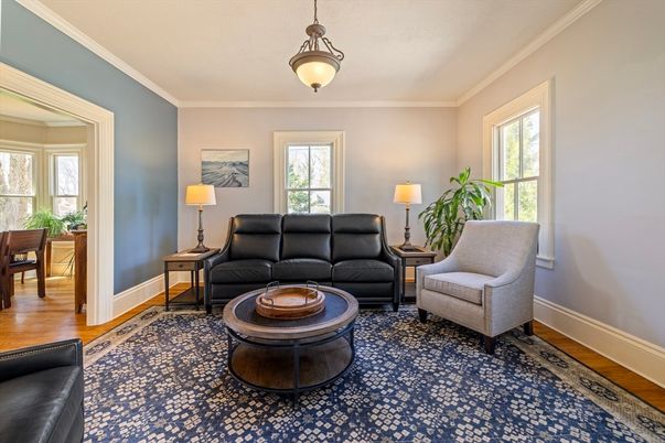 Interior, Living room, Pendant Lights, Wood Texture Flooring