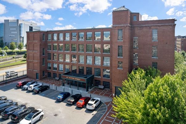 Exterior, Facade, Condo Building