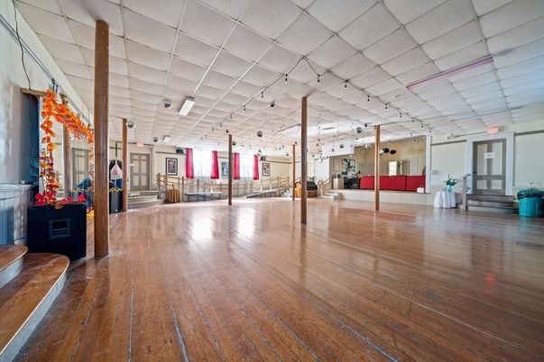 Empty room, Interior, Pendant Lights, Wood Texture Flooring