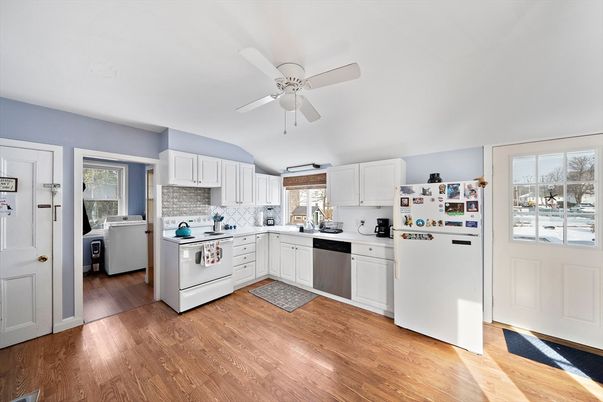 Interior, Kitchen, Washer, Wood Texture Flooring