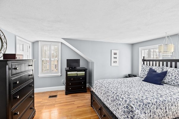 Bedroom, Interior, Pendant Lights, Wood Texture Flooring