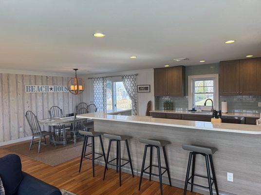 Dining room, Interior, Kitchen, Pendant Lights, Recessed Lighting, Wood Texture Flooring