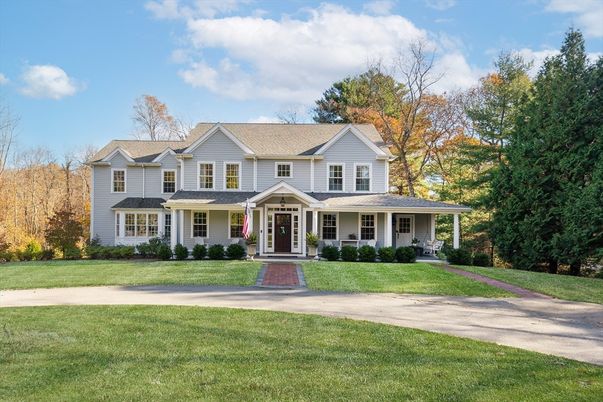 Exterior, Facade, Farmhouse