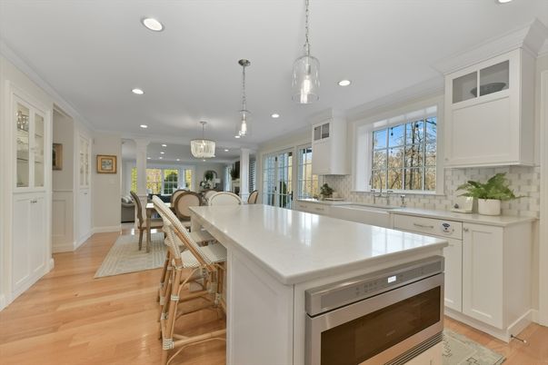 Chandelier, Dining room, Interior, Kitchen, Pendant Lights, Recessed Lighting, Wood Texture Flooring