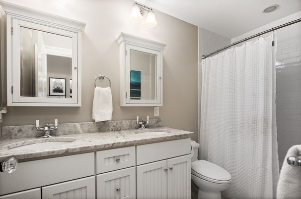 Bathroom, Dual Sink Vanities, Interior