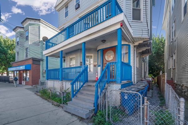 Exterior, Facade, Queen Anne Victorian