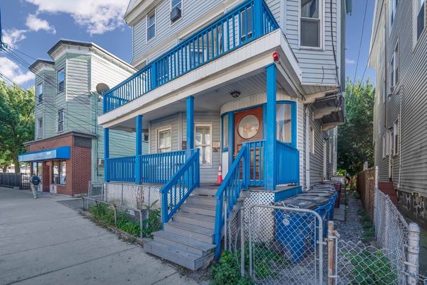 Exterior, Facade, Queen Anne Victorian