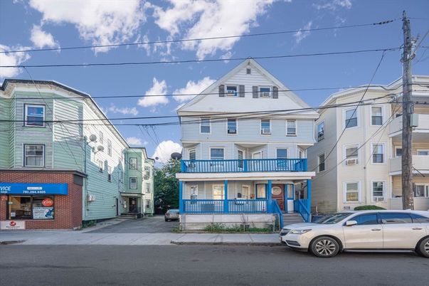 Exterior, Facade, Queen Anne Victorian