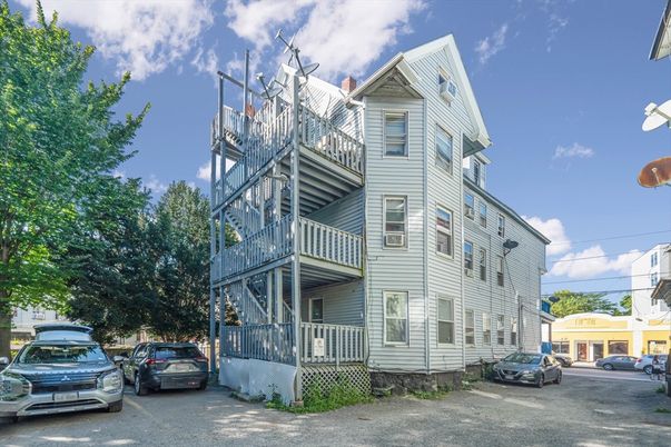 Exterior, Facade, Queen Anne Victorian