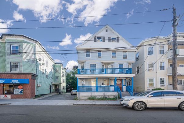 Exterior, Facade, Queen Anne Victorian