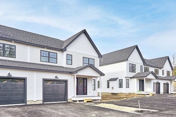 Attached, Exterior, Facade, Farmhouse
