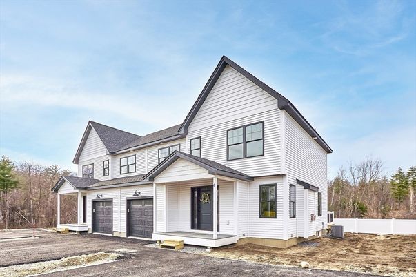 Attached, Exterior, Facade, Farmhouse