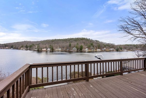 Exterior, Lake