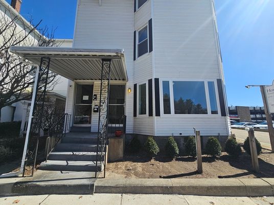 Exterior, Facade, Rowhouse