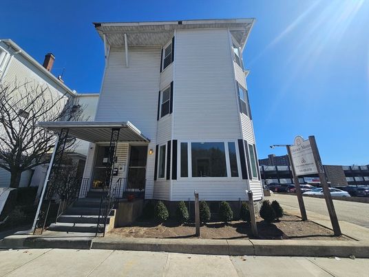 Exterior, Facade, Queen Anne Victorian