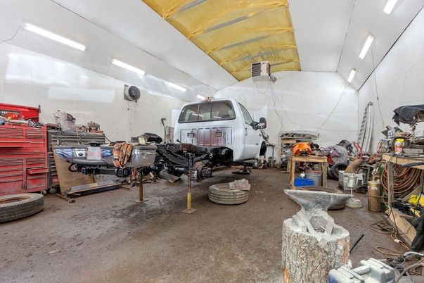 Garage, Interior