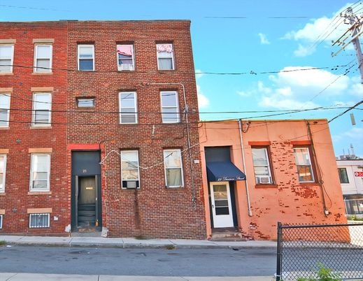 Exterior, Facade, Brick Facade, Rowhouse