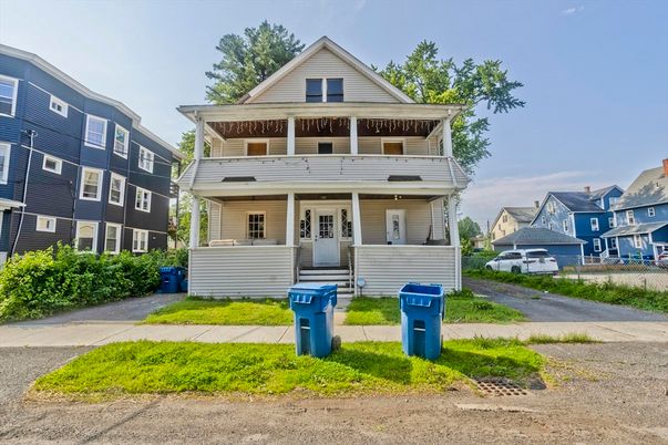 Exterior, Facade, Queen Anne Victorian