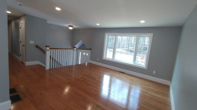 Empty room, Interior, Recessed Lighting, Wood Texture Flooring