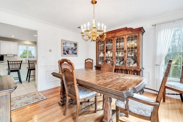 Chandelier, Dining room, Interior, Recessed Lighting, Wood Texture Flooring