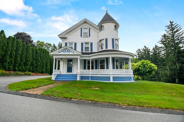 Exterior, Facade, Queen Anne Victorian