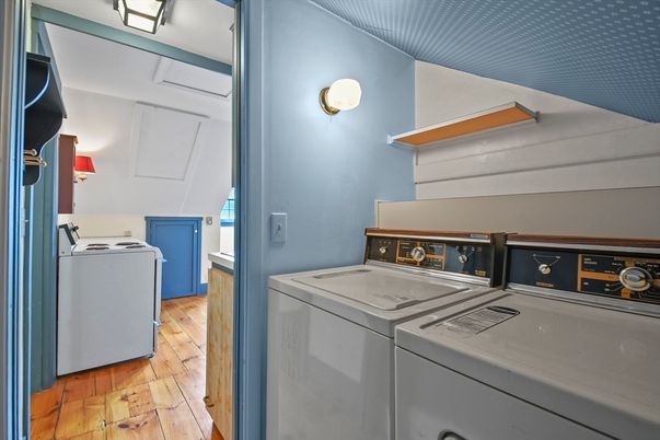 Interior, Utility Closets, Washer, Wood Texture Flooring